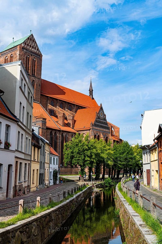 Hanseatic houses before the Church of St. Nicholas
