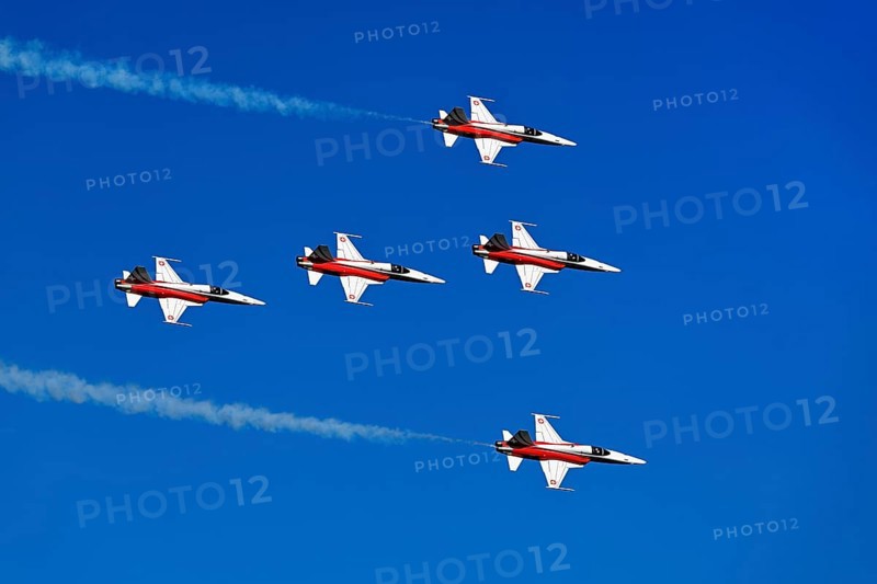 Formation flight of the Patrouille Suisse with the Northrop F-5E Tiger II
