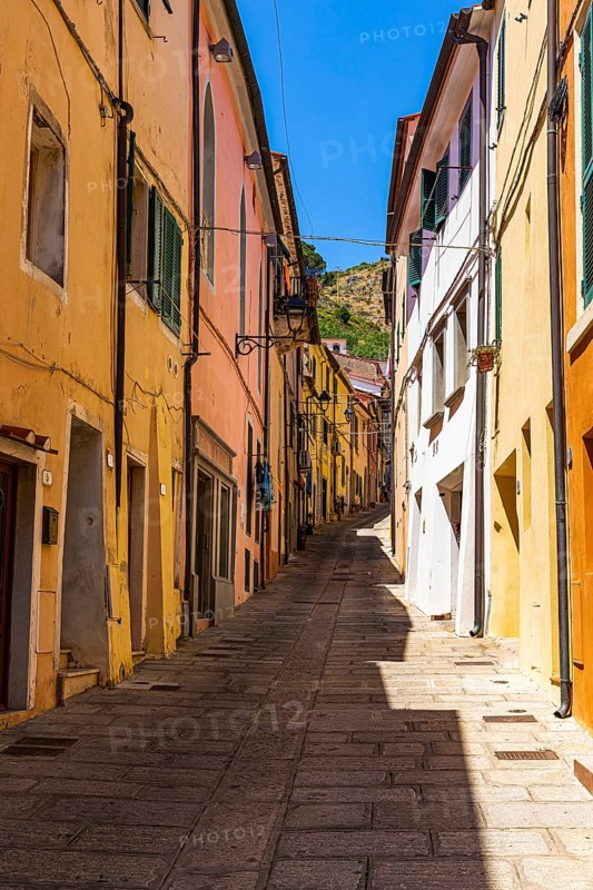 Narrow alley with pastel-coloured house facades