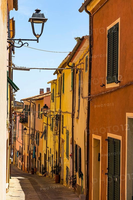 Narrow alley with pastel-coloured house facades