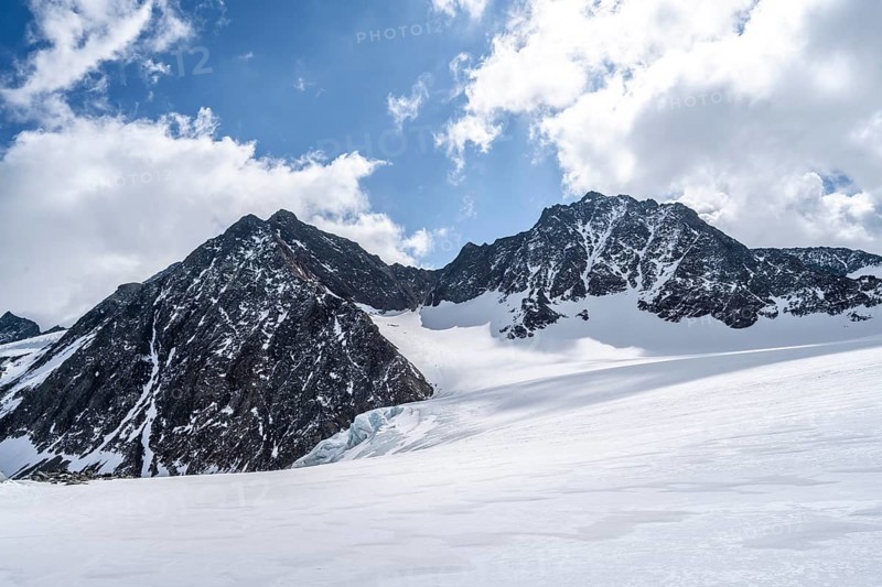 Alpeiner Ferner glacier and Westliche Seespitze peak
