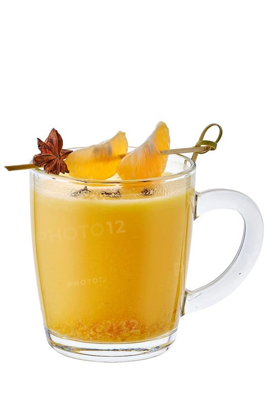 Spicy hot drink made of tangerines with anise flavour