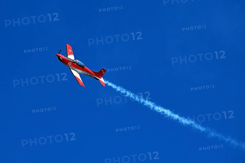 Formation flight of the Patrouille Suisse with the PC-7 team