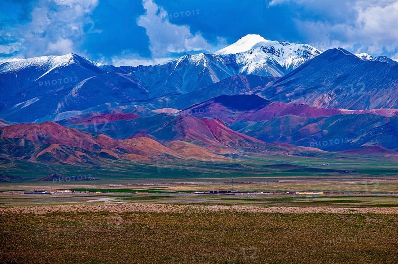 Snow covered mountains along the road from Ali and Gerze