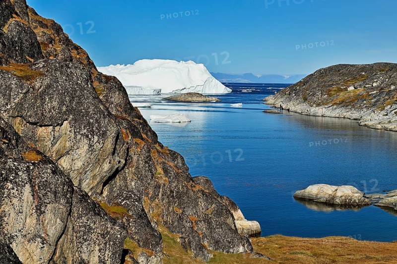 Gigantic icebergs in the ice fjord