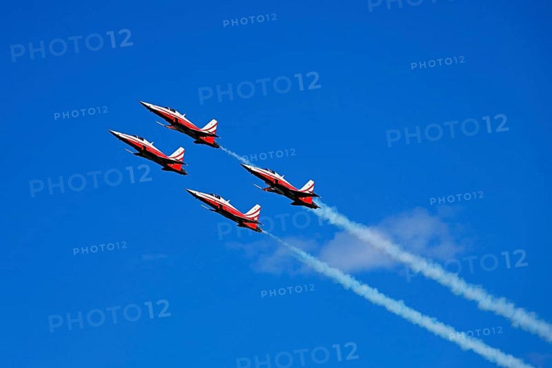 Formation flight of the Patrouille Suisse with the Northrop F-5E Tiger II