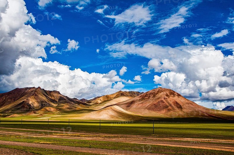 Mountainous ladnscape along the road from Ali and Gerze