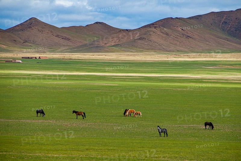 Open tibetan landscape along the road from Gerze to Tsochen