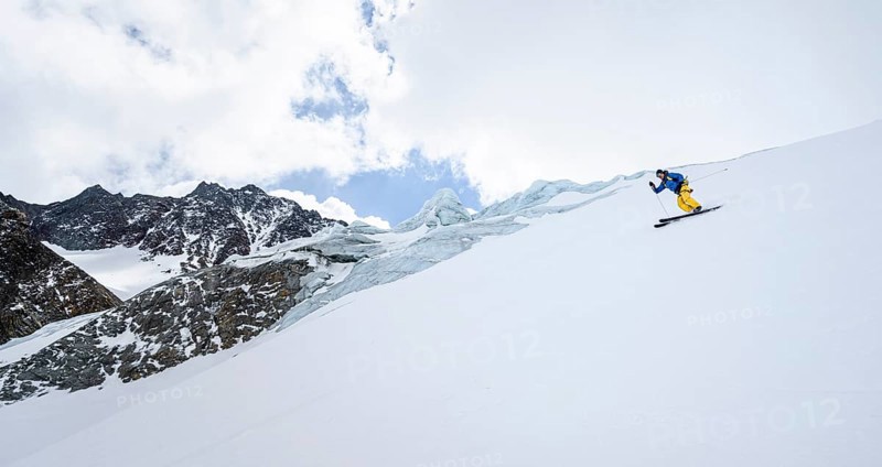 Ski tourers descending Alpeiner Ferner