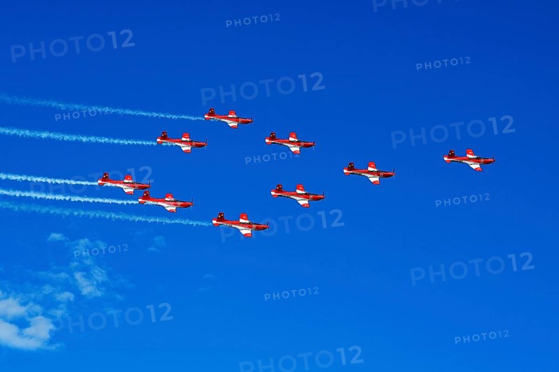 Formation flight of the Patrouille Suisse with the PC-7 team