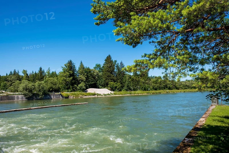 Ickinger Weir at the beginning of the Isar Canal