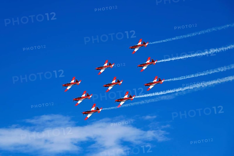 Formation flight of the Patrouille Suisse with the PC-7 team