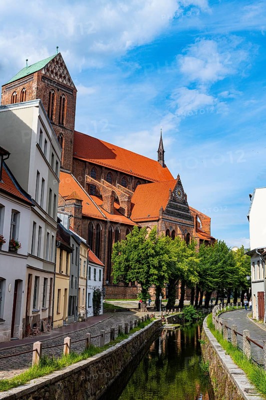 Hanseatic houses before the Church of St. Nicholas