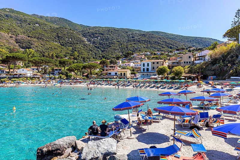 Sunshades and sunbeds at Sant Andrea beach