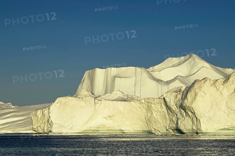 Gigantic icebergs in the ice fjord