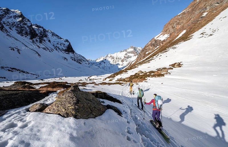 Ski tourers in the Oberberg valley