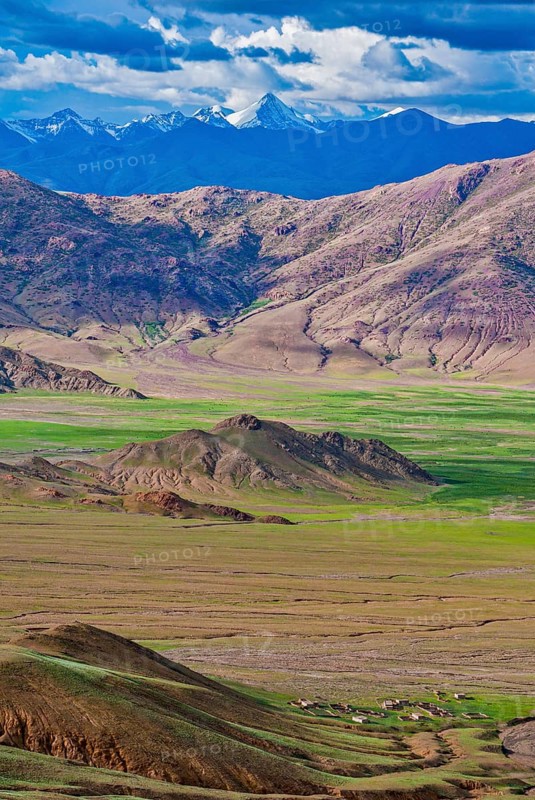 Open wide scenery in Tibet along the southern route into Western Tibet