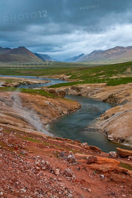 Hot springs along the road from Tsochen to Lhasa