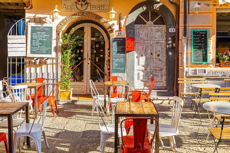 Street cafe in Via Roma