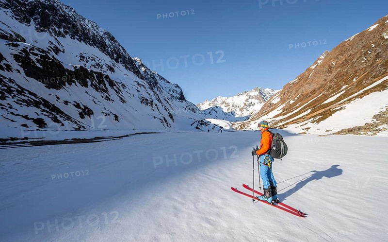 Ski tourers in the Oberberg valley