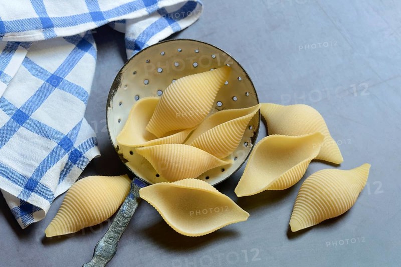 Conchiglione with sieve ladle