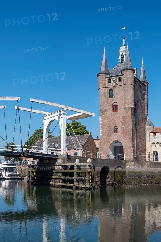 Ensemble with Zuidhavenpoort at the Oude Haven