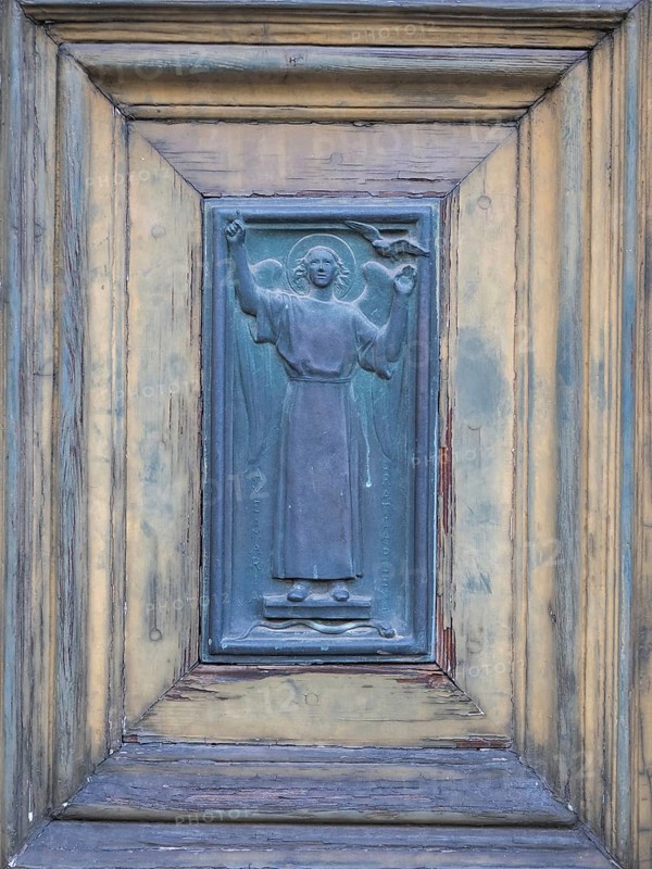 Depiction of an angel at the entrance gate