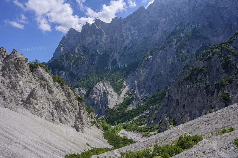 View from the Gsengscharte into the Haindlkar and to the Haindlkarhuette