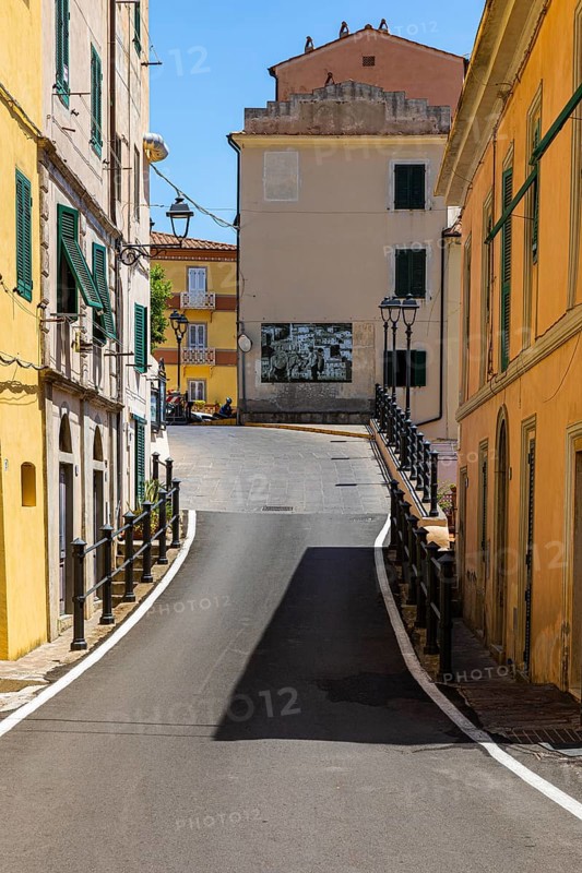 Narrow alley with pastel-coloured house facades