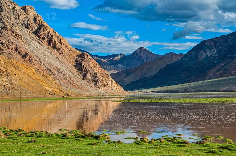 Beautiful mountain lake along the road from Ali and Gerze