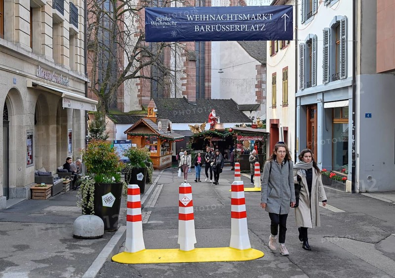 Security bollard Christmas market Barfuesserplatz