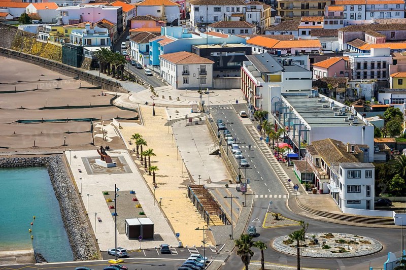 Overlook over Praia da Vittoria from the Gazebo torch monument