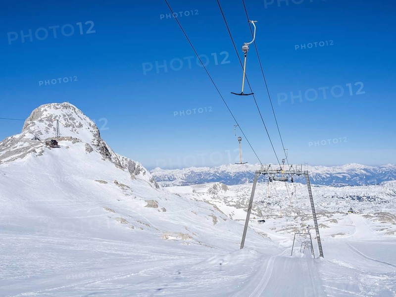 Skiing area on the Dachstein glacier