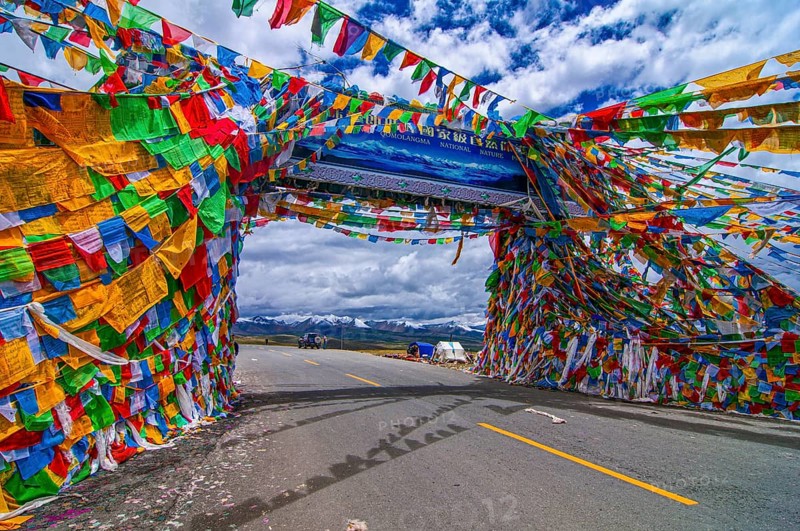 Prayer flags along the friendship highway
