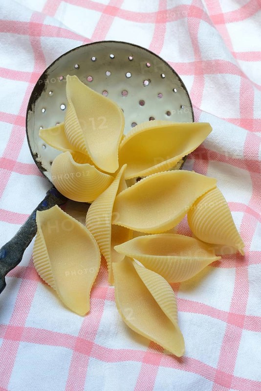 Conchiglione with sieve ladle