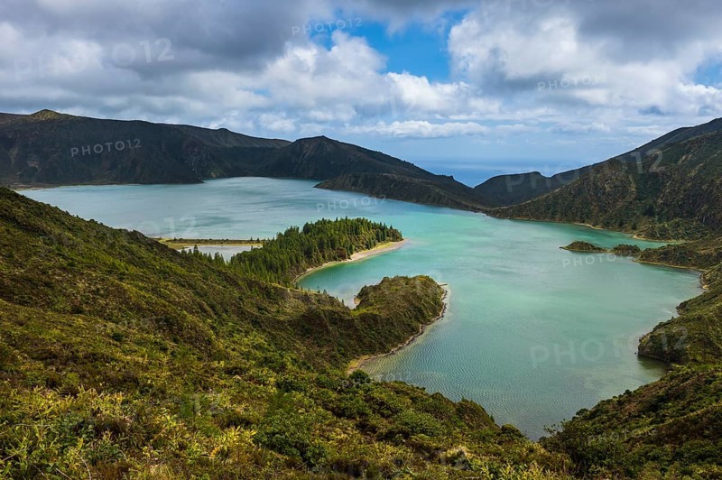 Lagoa de Fogo cratr lake