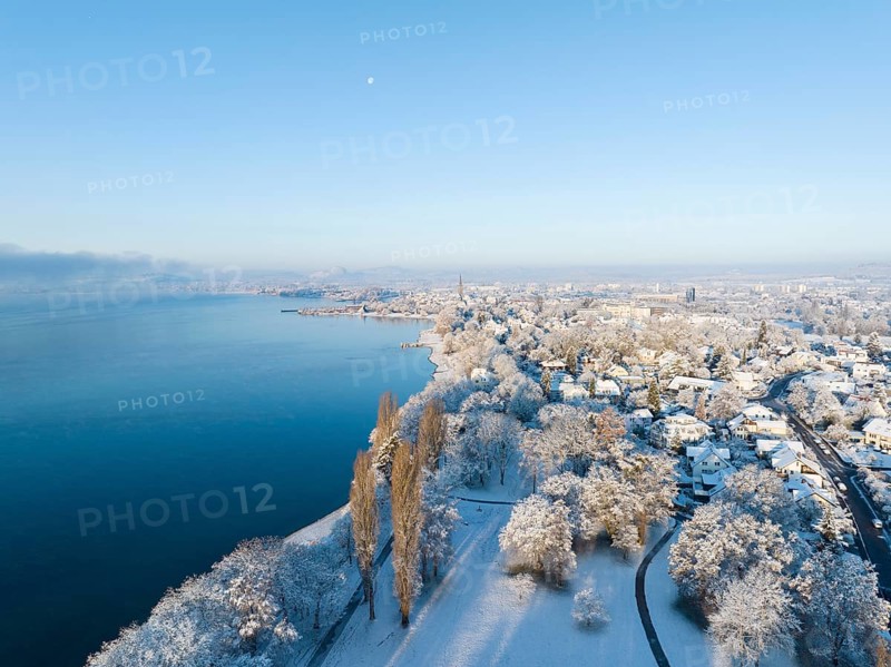 Aerial view from Mettnaupark to the town of Radolfzell on Lake Constance in winter