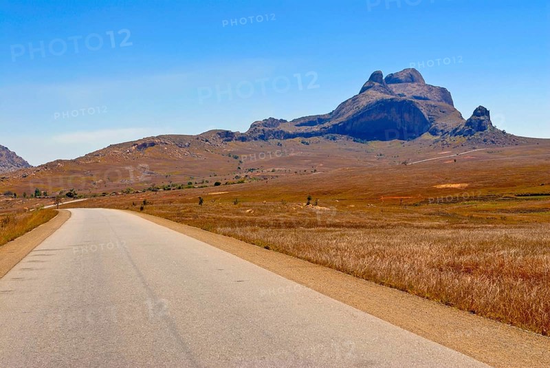 Long winding road between Toliara and Ihosy