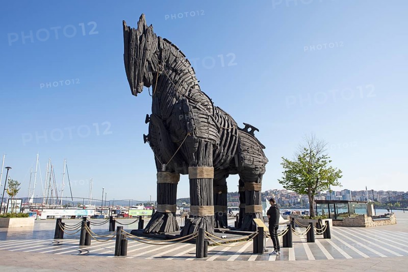 Replica Trojan horse on the harbour promenade