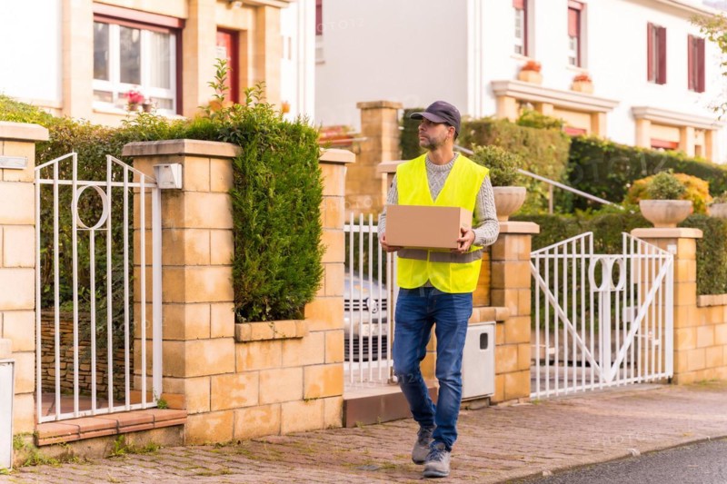 Package delivery driver from an online store