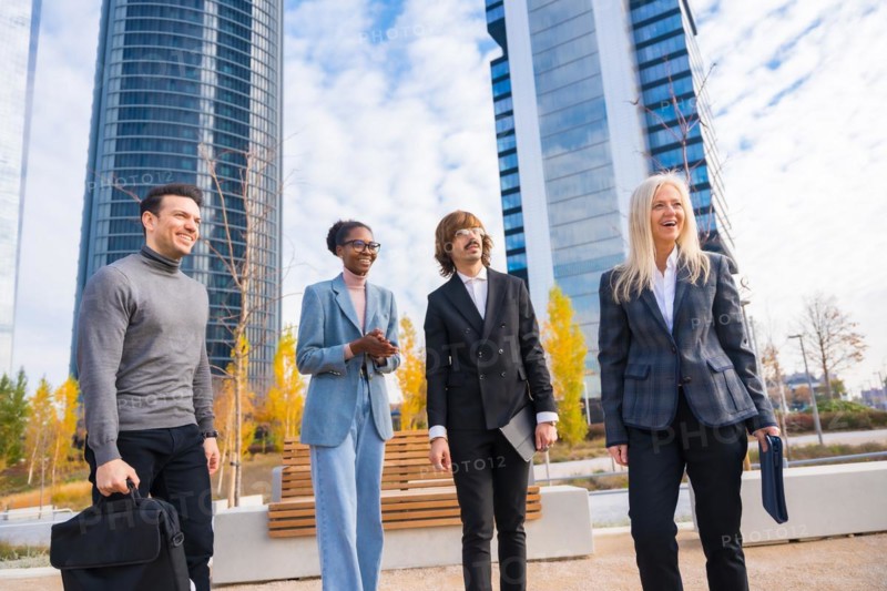Group of multi-ethnic businessmen and businesswomen