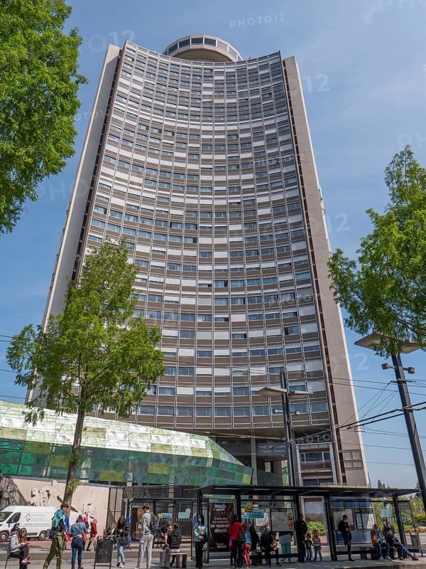 A modern skyscraper on the Bd de lEurope