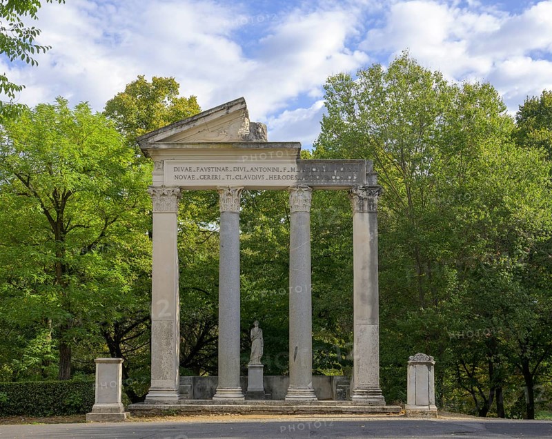 Temple di Antonino e Faustina in the Villa Borghese Park