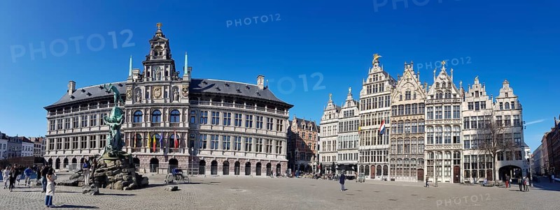 A panoramic photo of the Grote Markt
