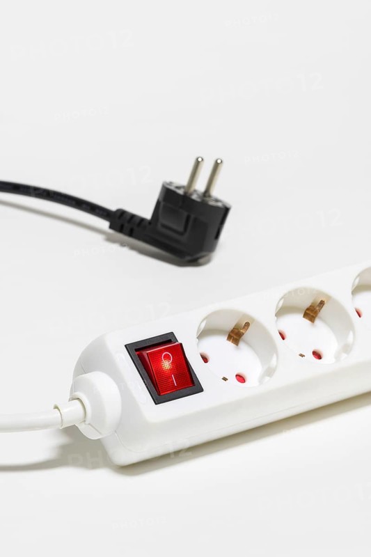 Socket strip for connecting electrical appliances