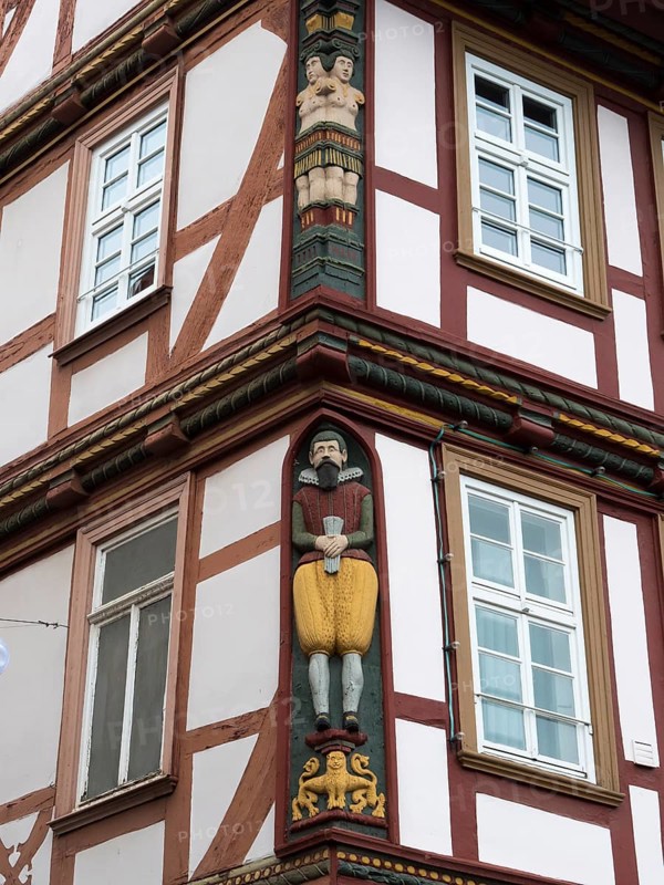 The debauched carvings on the corner of the Stumpf House