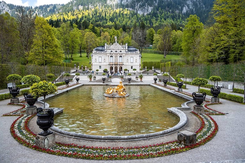 Royal Villa Linderhof Palace with fountain