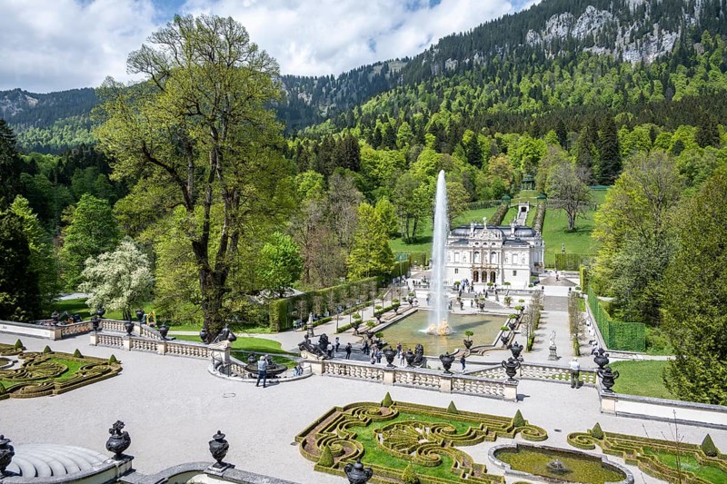 Royal Villa Linderhof Palace with fountain