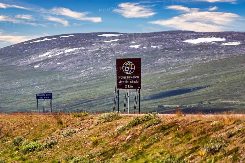 Sign in barren landscape shows distance to Arctic Circle Centre