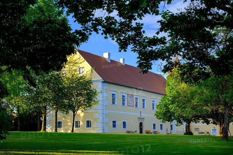 Atzenbrugg Castle